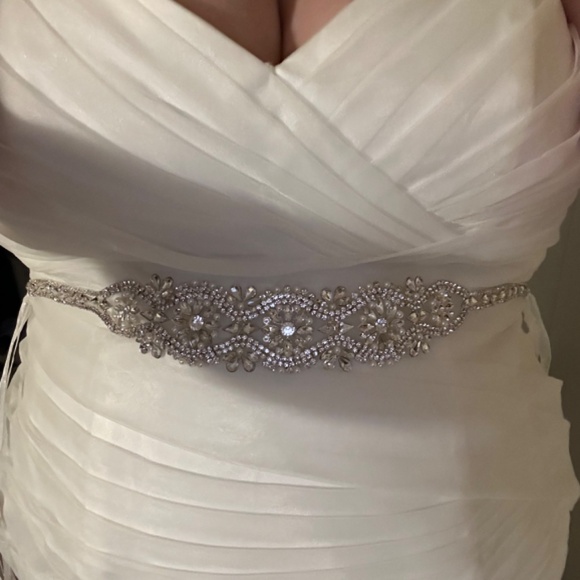 David’s Bridal Wedding gown - Picture 6 of 12